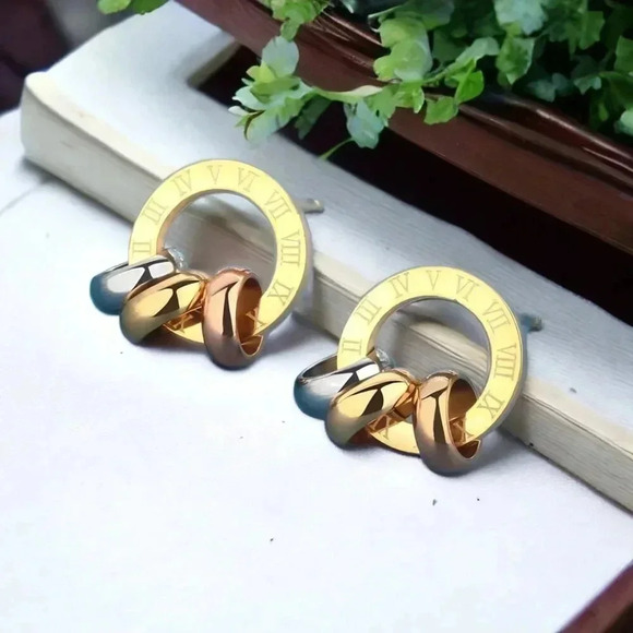 ποΈRoman Numeral Circle Stud Earrings β¨β Tri-Color Stainless Steel Elegance π - Picture 1 of 10